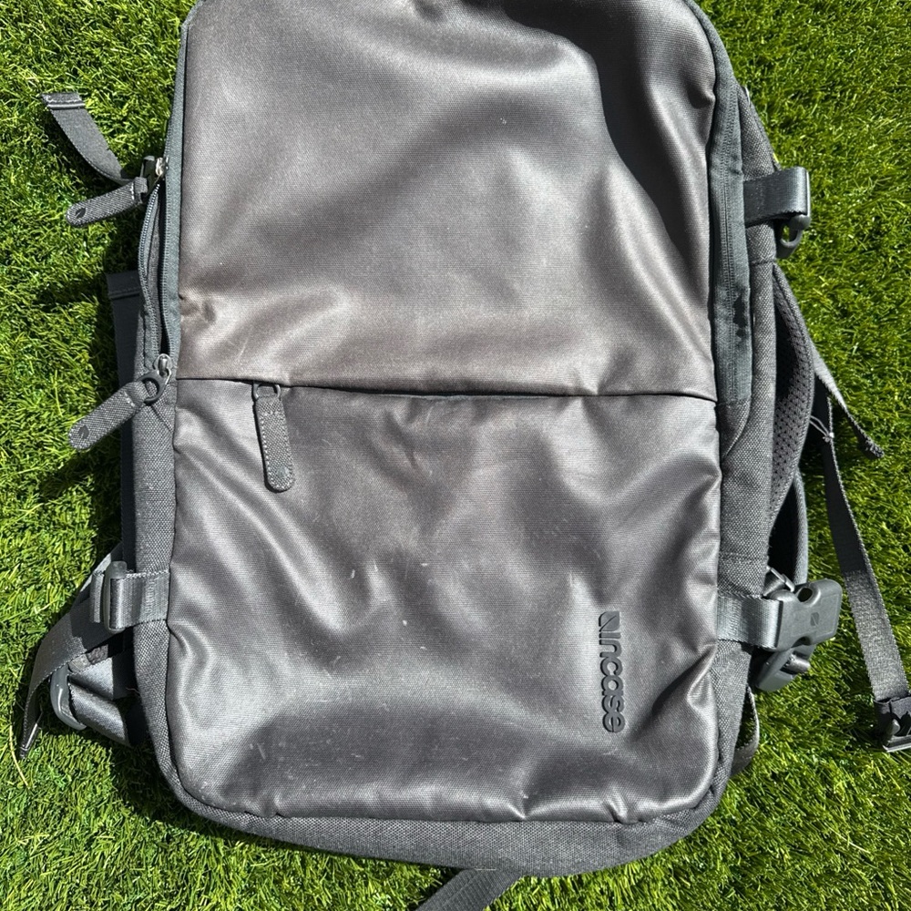 Incase EO Travel Backpack (Black) fits up to 17 inch MacBook Pro